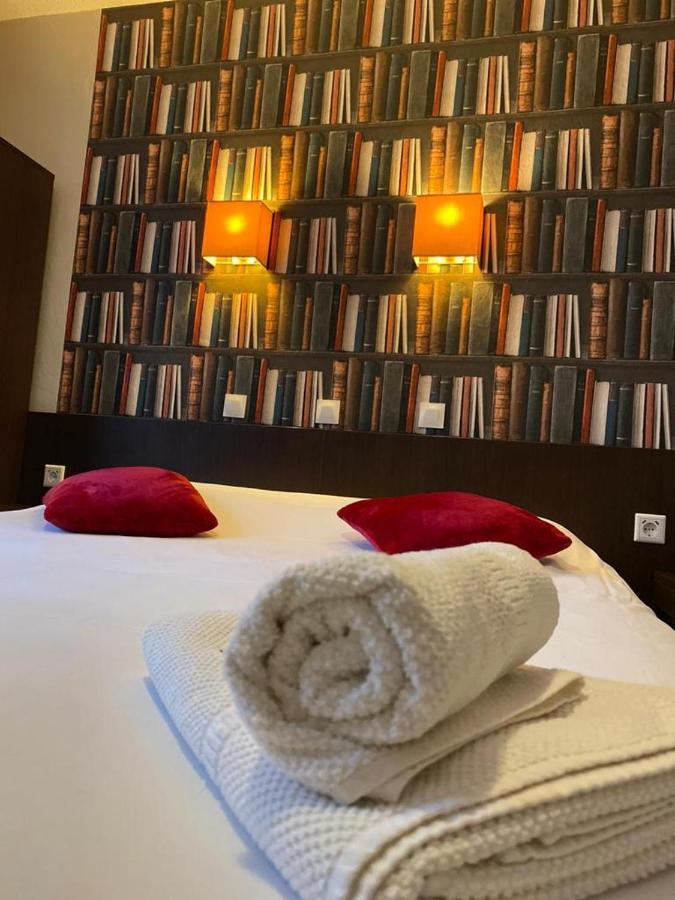 Logis Hostellerie De L'Abbaye Ле-Тороне Экстерьер фото