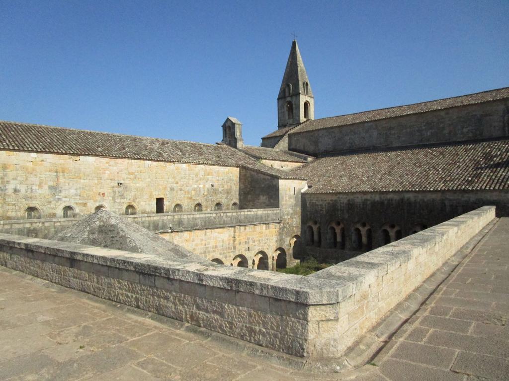 Logis Hostellerie De L'Abbaye Ле-Тороне Экстерьер фото